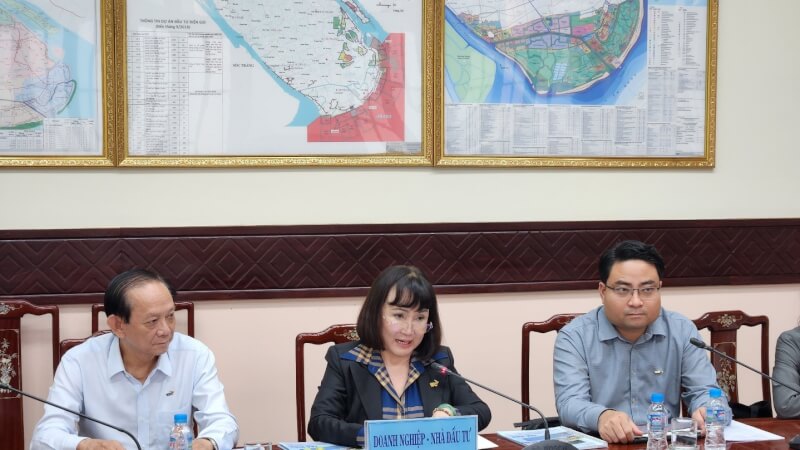 Ảnh: Bà Huỳnh Bích Ngọc (giữa) giới thiệu thông tin chung và định hướng phát triển của Tập đoàn TTC 
